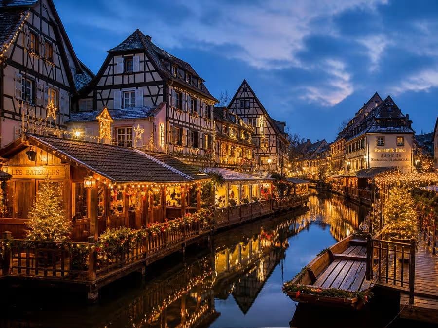 Colmar de noite, casas alsacianas iluminadas